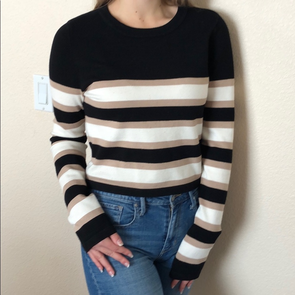 Forever 21 sweater size L